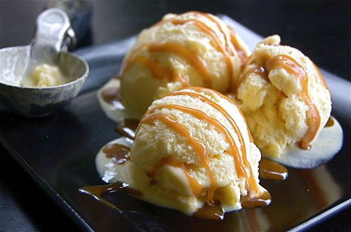 Honey Peach Bellini Ice Cream With Caramelized White Chocolate Sauce From Spork Or Foon