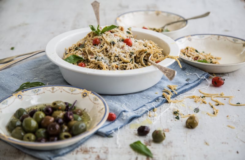 Wholemeal Spaghetti Salad With Garlic Crumbs - Cook Republic