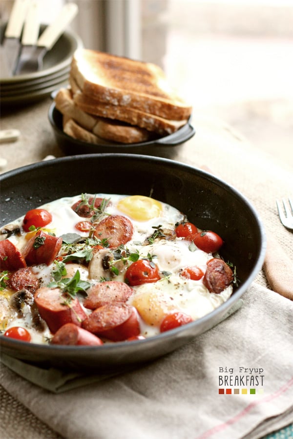 Big Fry-Up Breakfast in a pan