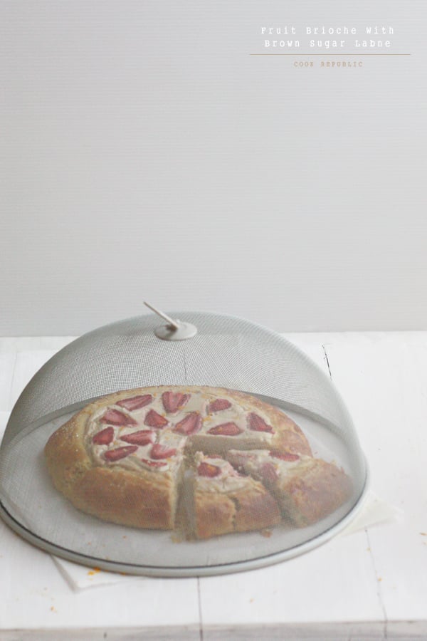 Fruit Brioche & Vintage Food Cover