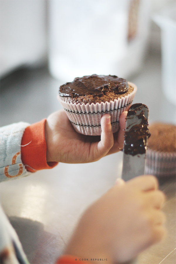 Icing Chocolate Cupcakes