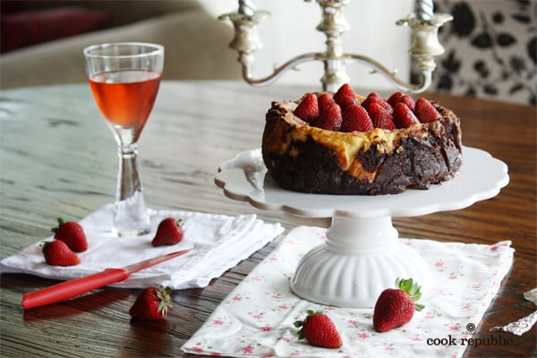 Valentine's Chocolate Brownie Cheesecake With Strawberries