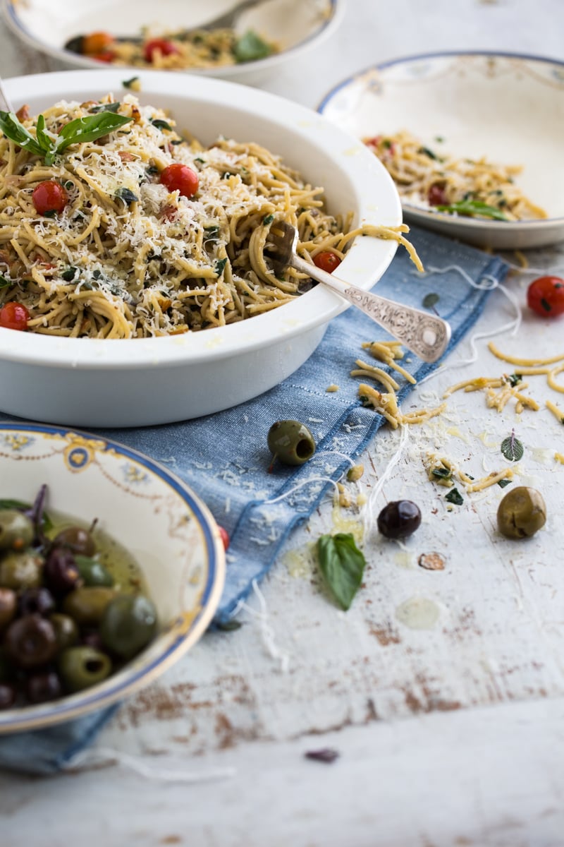 Wholemeal Spaghetti Salad With Garlic Crumbs - CooK Republic