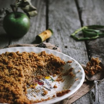 Old fashioned Apple Crumble - Cook Republic