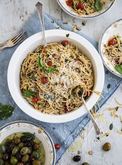 Wholemeal Spaghetti Salad With Garlic Almond And Herb Crumbs