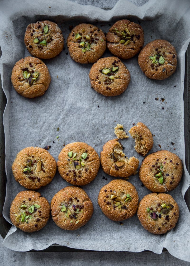 5 Ingredient Vegan Tahini And Almond Cookies - Cook Republic #vegan #glutenfree #tahini #cookies