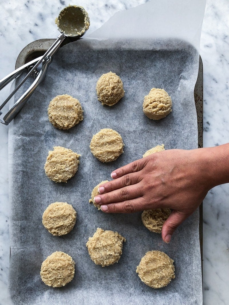 5 Ingredient Vegan Tahini And Almond Cookies - Cook Republic #vegan #glutenfree #tahini #cookies