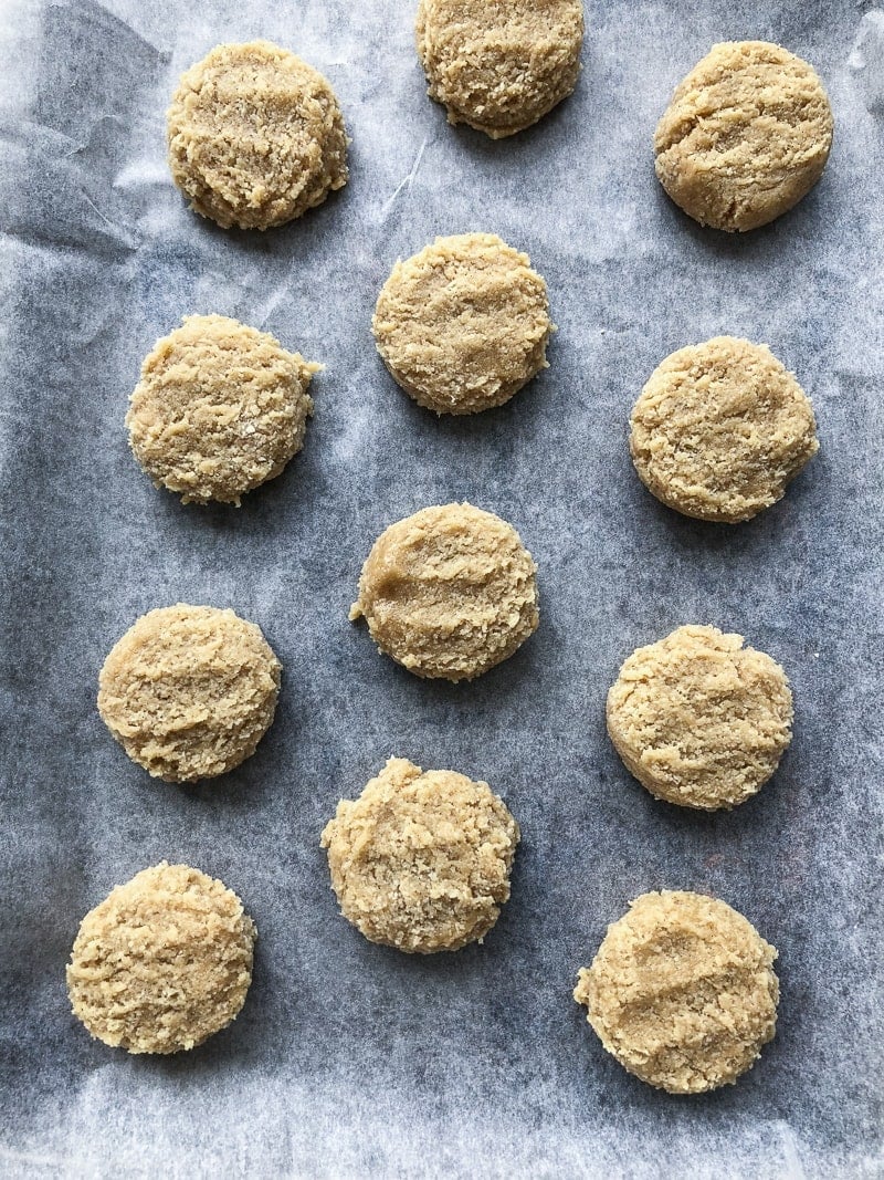 5 Ingredient Vegan Tahini And Almond Cookies - Cook Republic #vegan #glutenfree #tahini #cookies