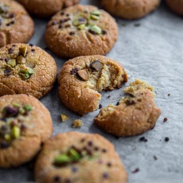 5 Ingredient Vegan Tahini And Almond Cookies - Cook Republic #vegan #glutenfree #tahini #cookies