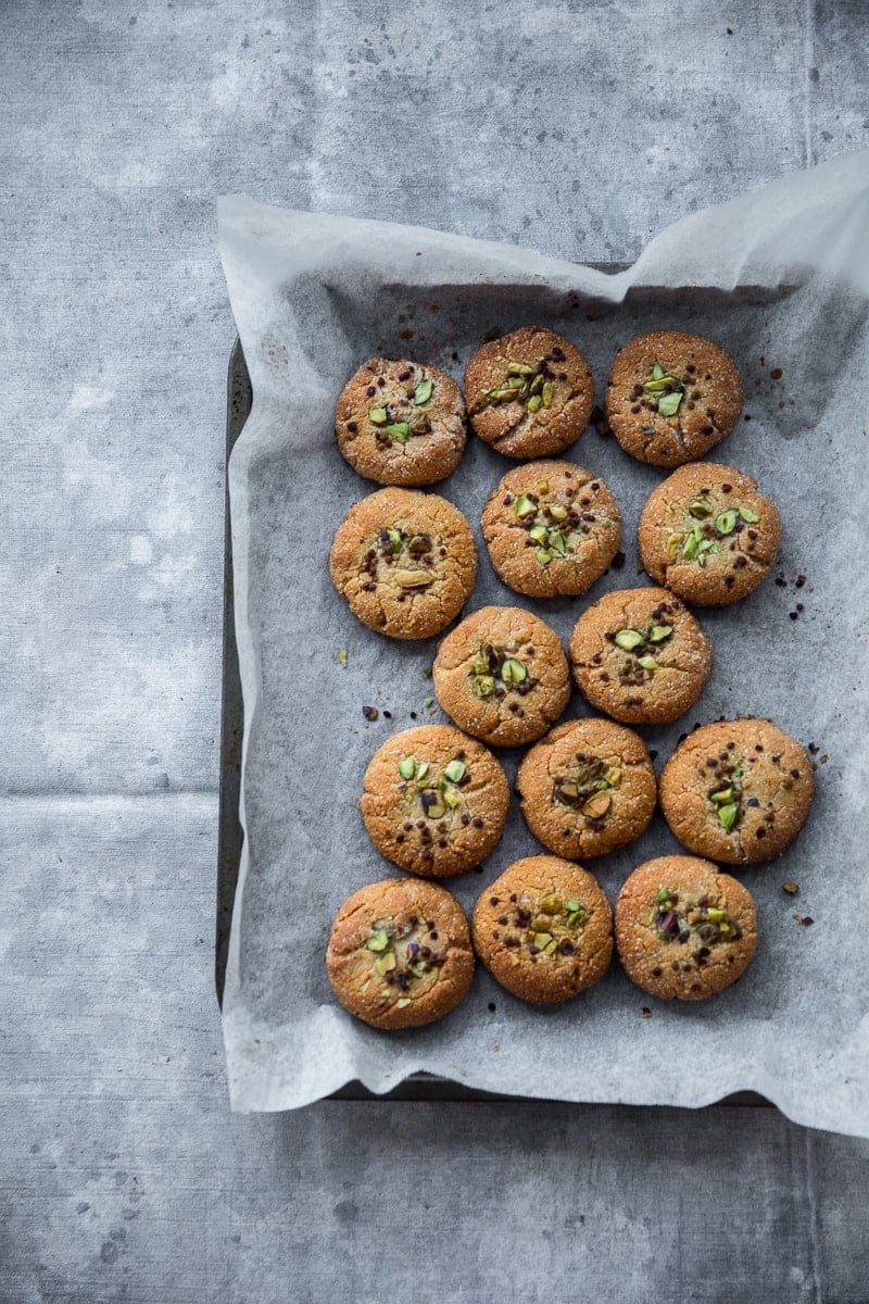 5 Ingredient Vegan Tahini And Almond Cookies - Cook Republic #vegan #glutenfree #tahini #cookies