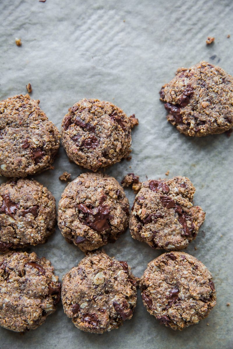 Vegan Almond Butter And Chocolate Cookies - Cook Republic #vegan #healthy