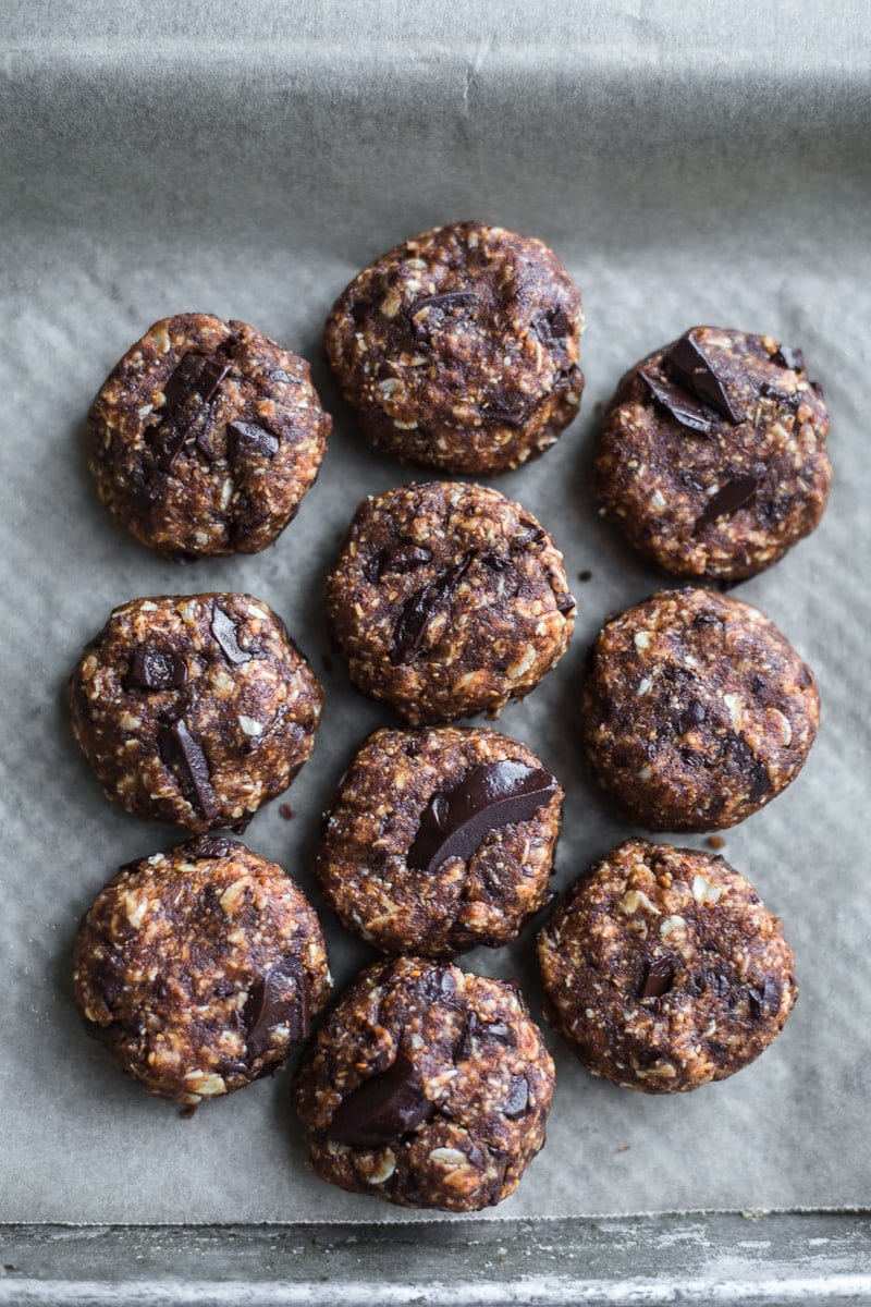 Vegan Almond Butter And Chocolate Cookies - Cook Republic #vegan #healthy