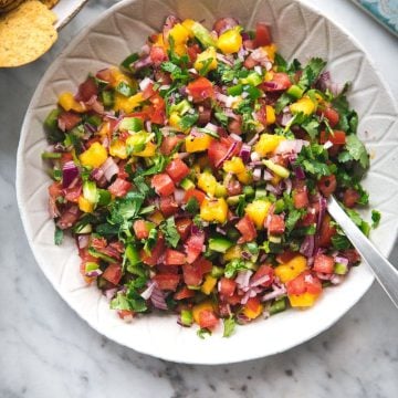 Mango Pico De Gallo - Cook Republic #picodegallo #mexicansalsa #foodphotography #summerrecipe #vegansalad