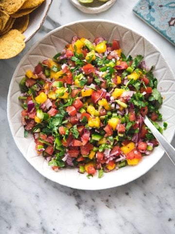 Mango Pico De Gallo - Cook Republic #picodegallo #mexicansalsa #foodphotography #summerrecipe #vegansalad