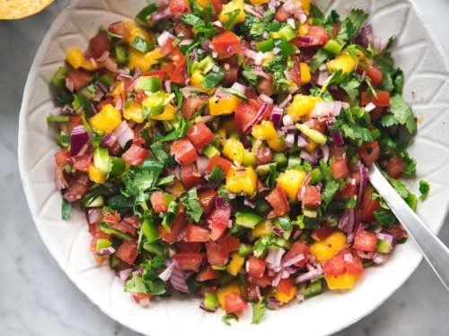 Mango Pico De Gallo - Cook Republic #picodegallo #mexicansalsa #foodphotography #summerrecipe #vegansalad