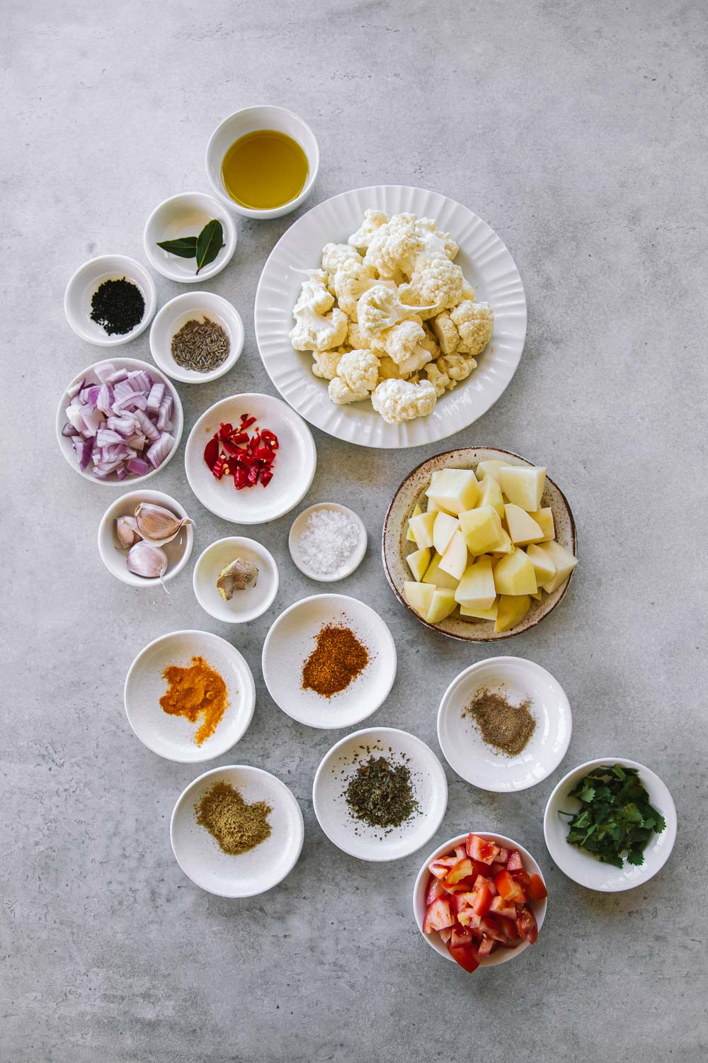 Vegan Aloo Gobi (Potato Cauliflower Curry) - Cook Republic #aloogobi #vegandinner #veganindian