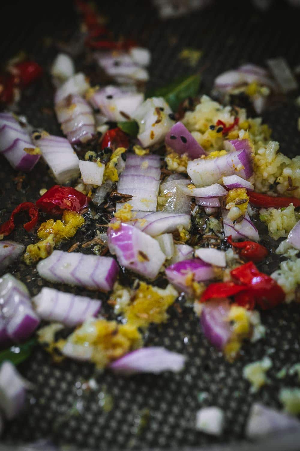 Vegan Aloo Gobi (Potato Cauliflower Curry) - Cook Republic #aloogobi #vegandinner #veganindian