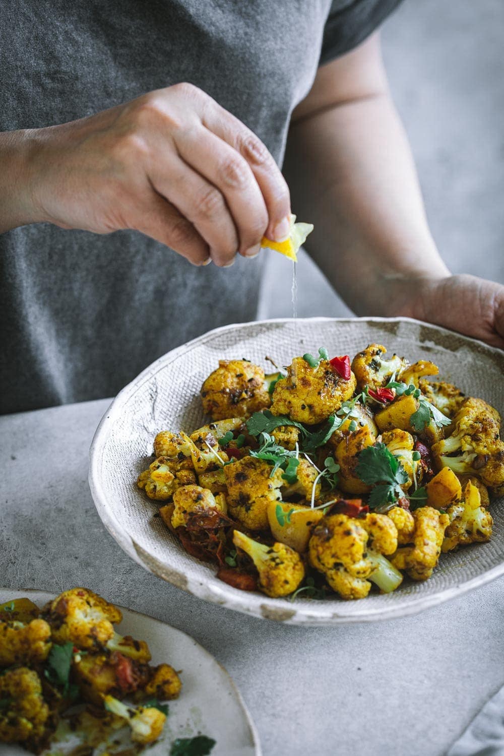 Vegan Aloo Gobi (Potato Cauliflower Curry) - Cook Republic #aloogobi #vegandinner #veganindian