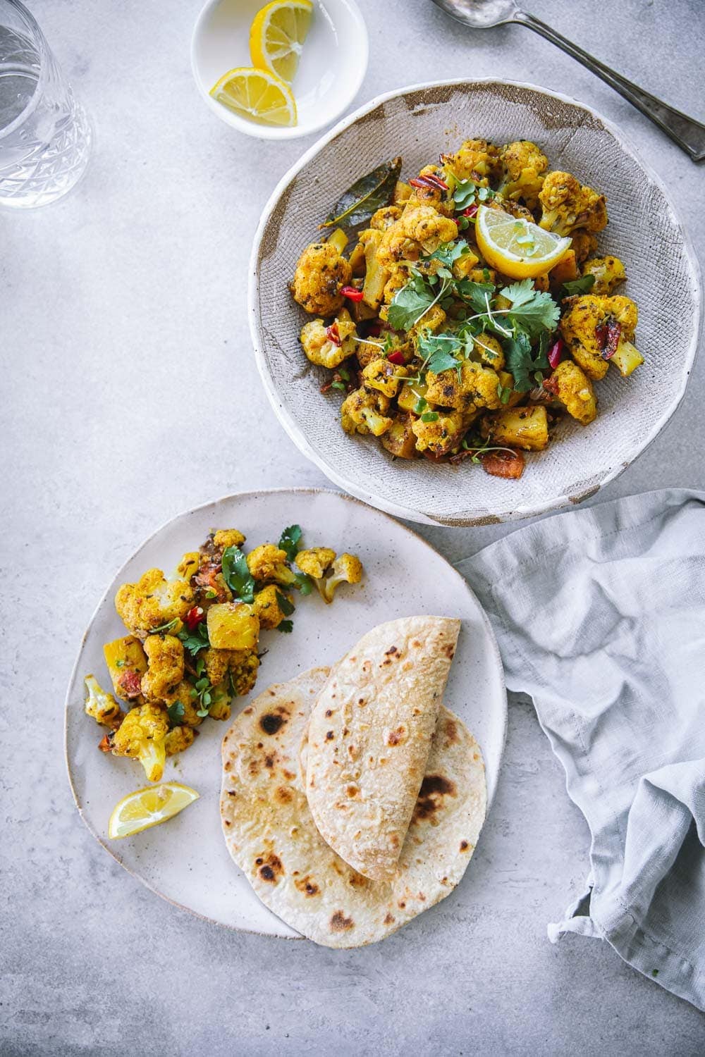 Vegan Aloo Gobi (Potato Cauliflower Curry) - Cook Republic #aloogobi #vegandinner #veganindian