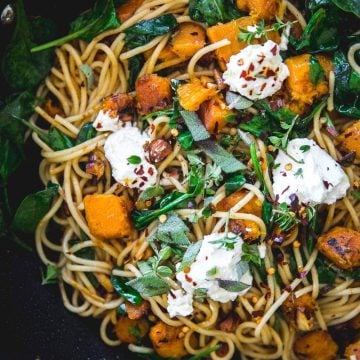 Pumpkin Garlic And Sage Spaghetti - Cook Republic #vegetarianpasta #pumpkinpasta #pumpkindinner #pastadinner