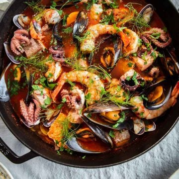 Zuppa Di Pesce - Italian Seafood Soup / Cook Republic #easterrecipe #seafoodsoup #fishrecipe