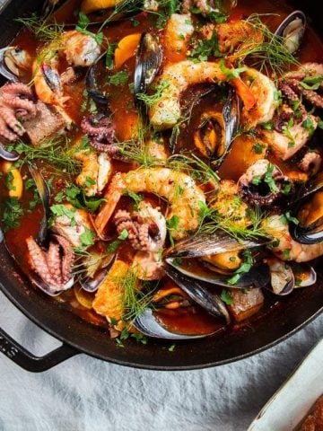 Zuppa Di Pesce - Italian Seafood Soup / Cook Republic #easterrecipe #seafoodsoup #fishrecipe