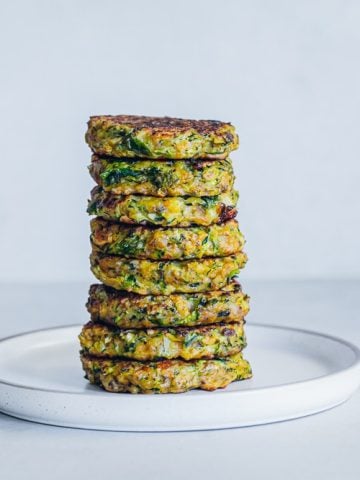 Crispy Zucchini Halloumi Fritters - Cook Republic #zucchinifrittersCrispy Zucchini Halloumi Fritters - Cook Republic #zucchinifritters