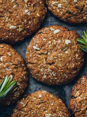 Rosemary Anzac Biscuits - Cook Republic #anzacbiscuits #rosemaryanzac #bikkies