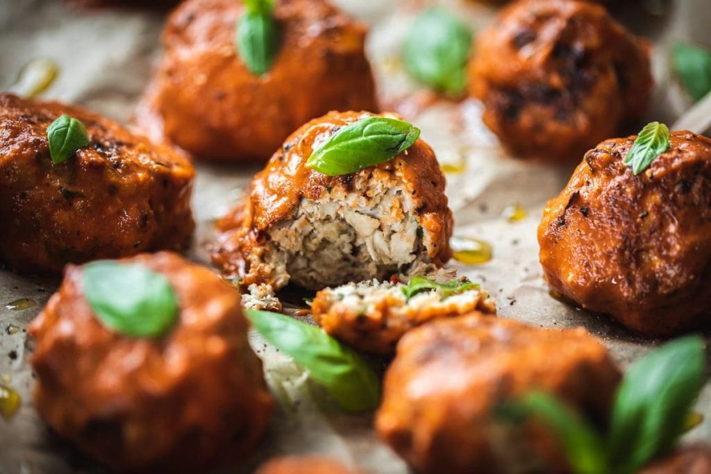 Healthier Chicken Meatballs In Marinara Sauce - Cook Republic #dairyfree