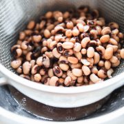 Cooked black-eyed peas draining in a colander