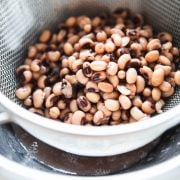 Cooked black-eyed peas draining in a colander