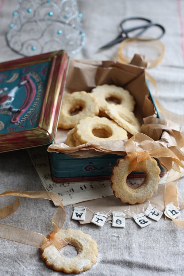 Lemon And Almond Cookie Wreaths